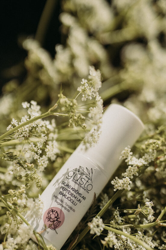 SEJAS KRĒMS AR PEPTĪDIEM UN BAKUČIOLU